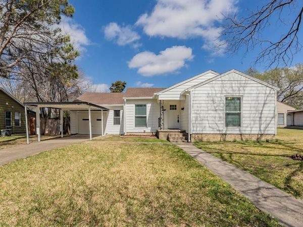 1102 W Russell Avenue , Carrollton, TX 75006