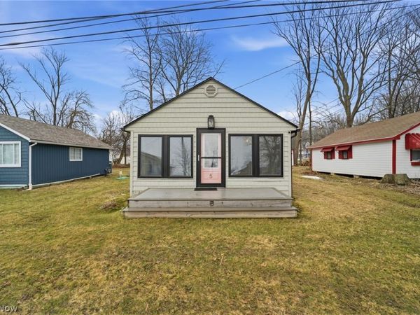 5 Stones Long Beach Drive, Ashtabula, OH 44004