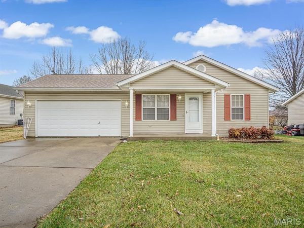 327 Briarwood Drive, Waterloo, IL 62298