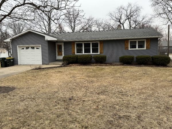 232 South Avenue , Hampshire, IL 60140