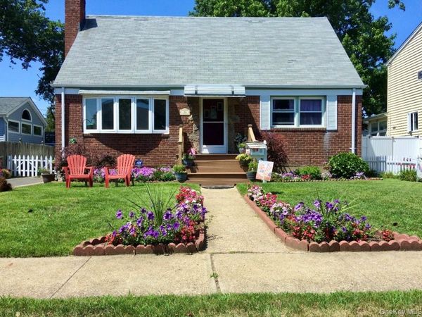 20 Iris Avenue , North Merrick, NY 11566