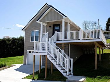 110 Edison Street, Nutter Fort, WV 26301