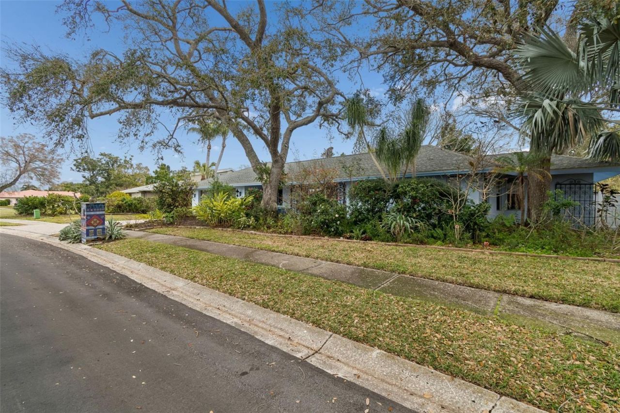 606 Grovewood Lane, Largo, FL 33770 Photo