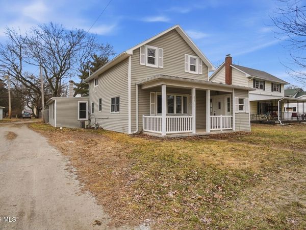 217 N East Street , Bradner, OH 43406