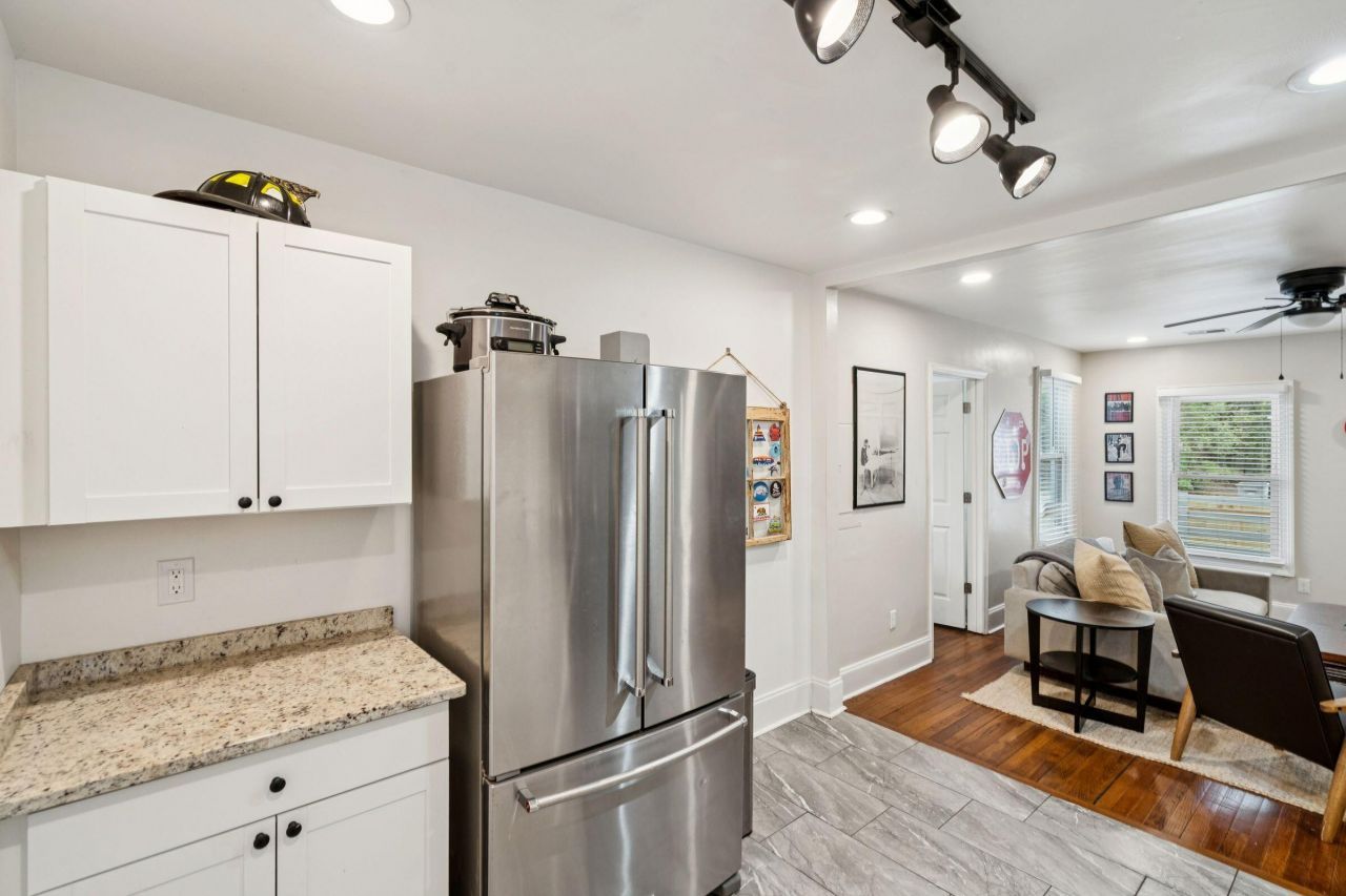 2712 E Surrey Photo 11