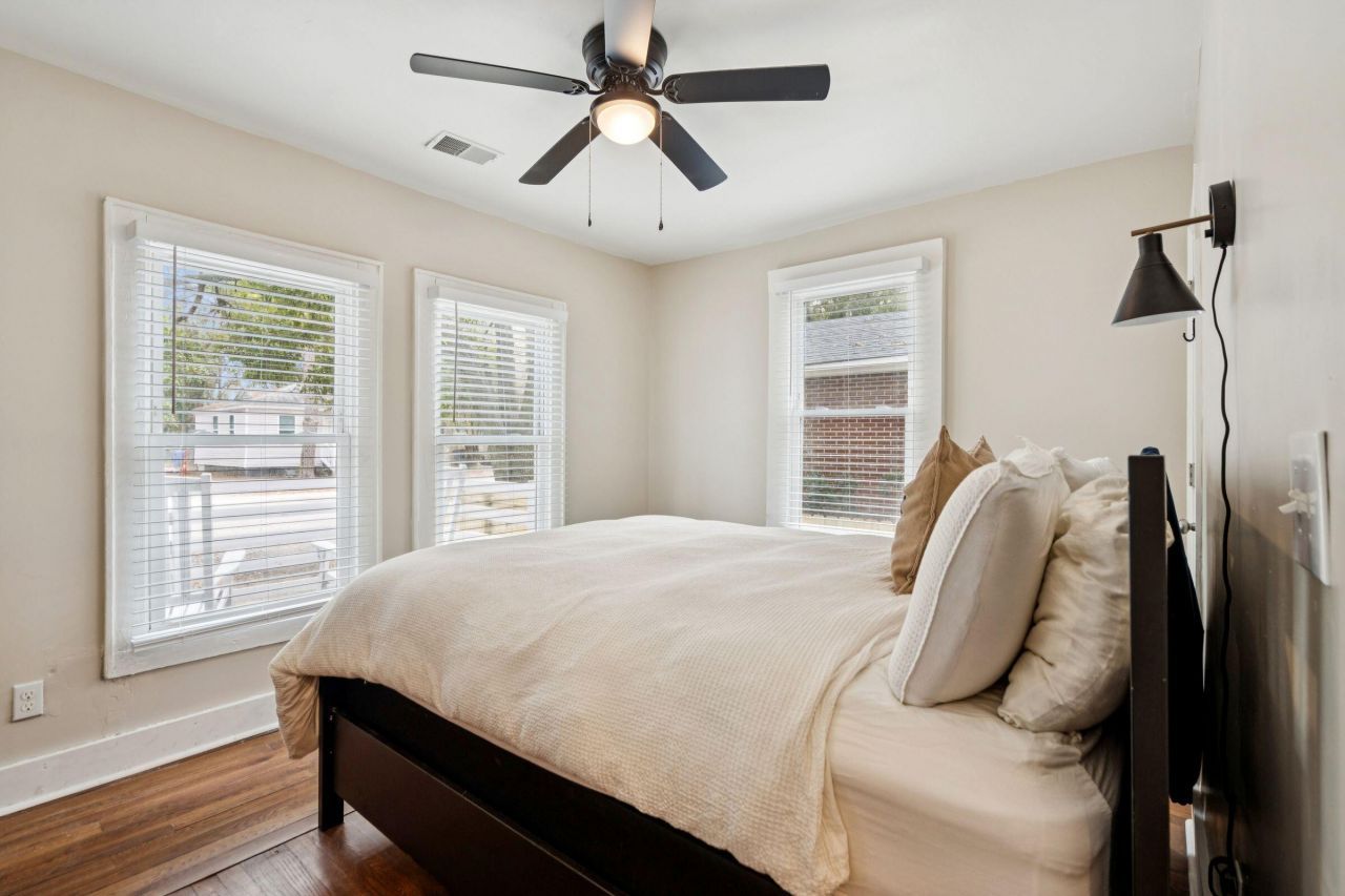 2712 E Surrey Photo 13