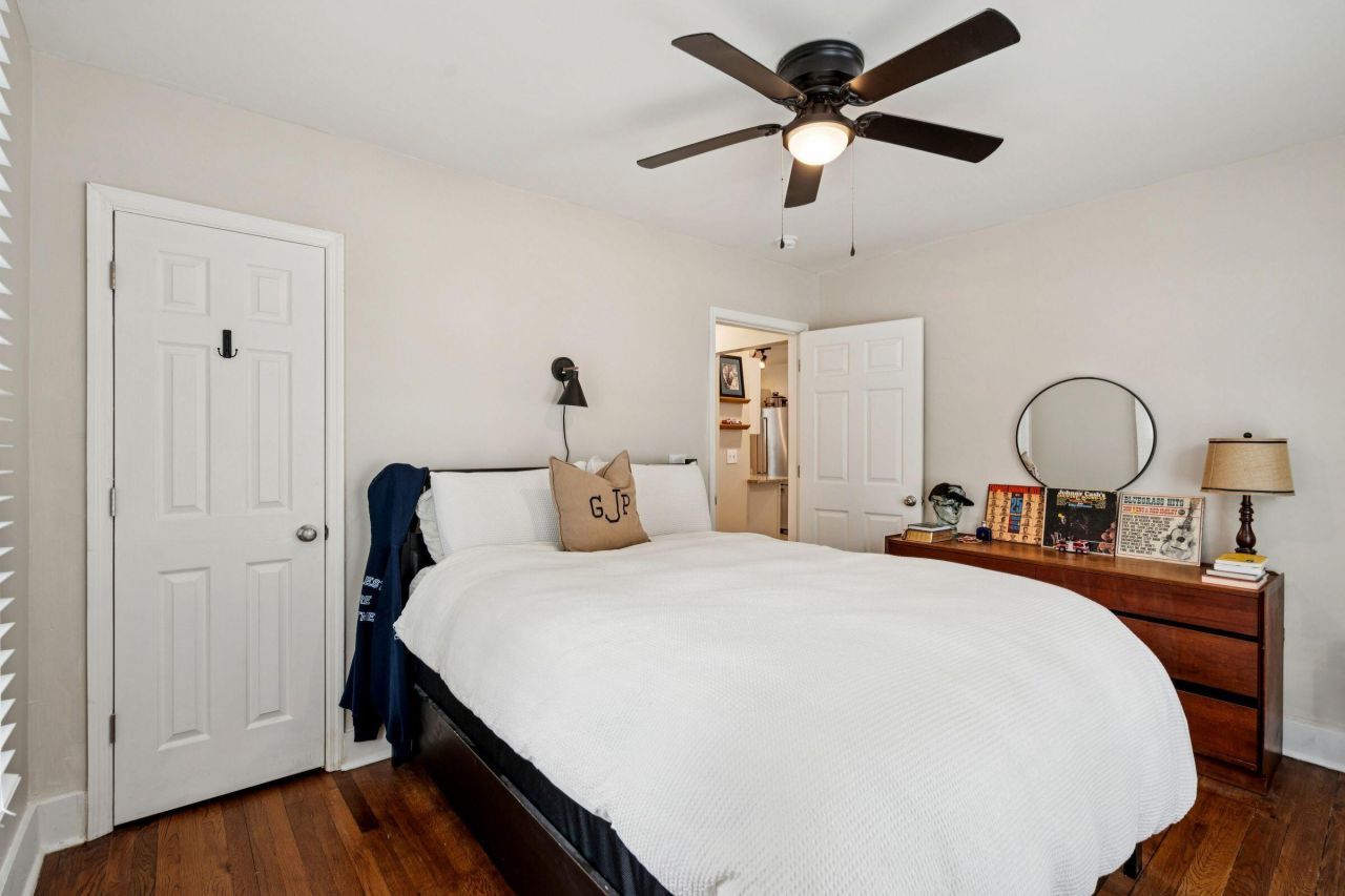 2712 E Surrey Photo 14