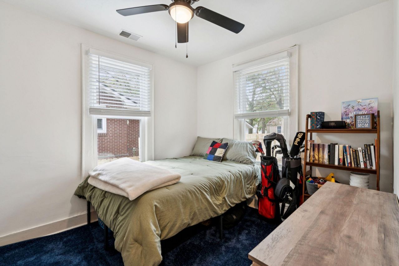 2712 E Surrey Photo 16