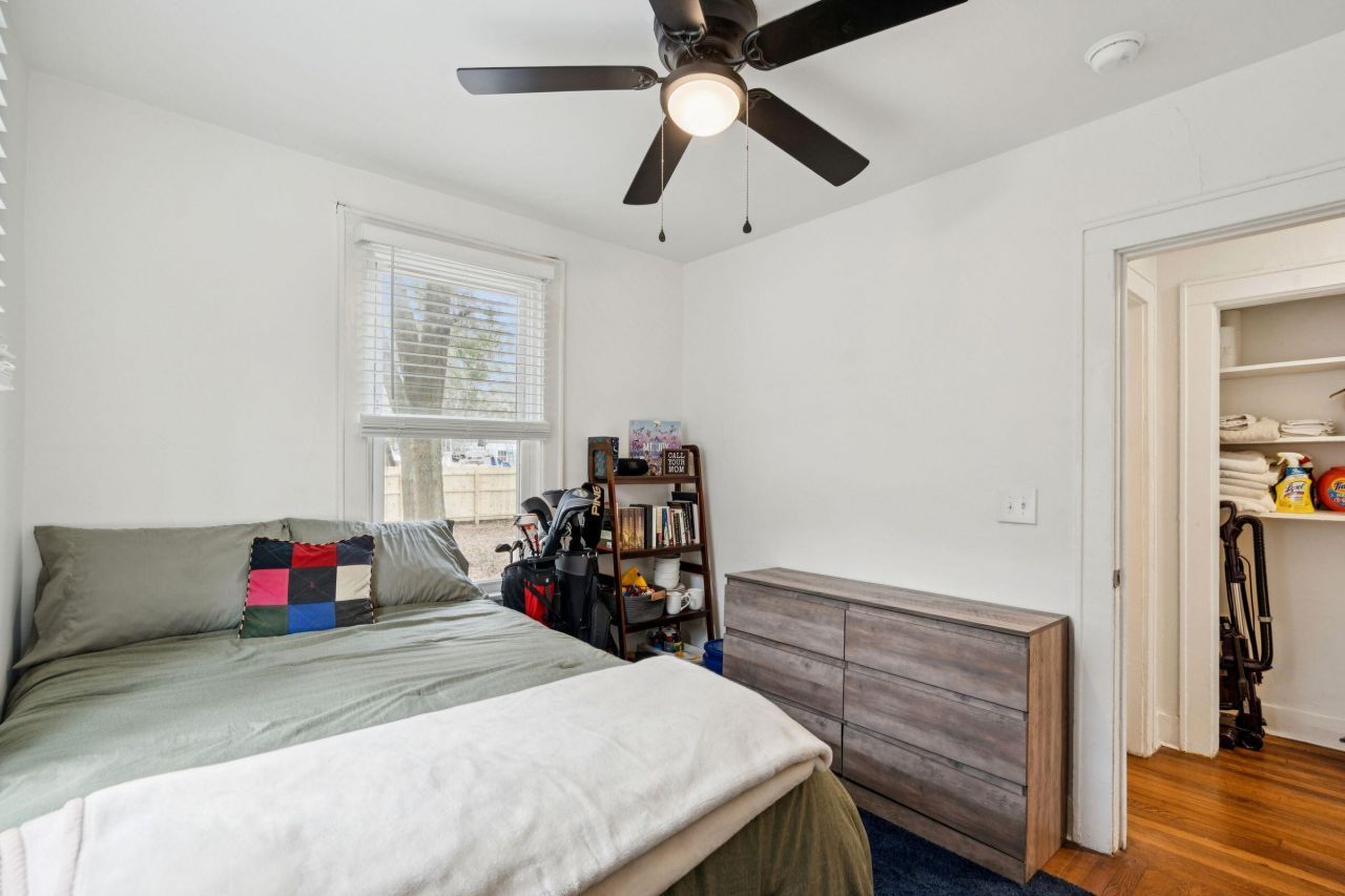 2712 E Surrey Photo 17