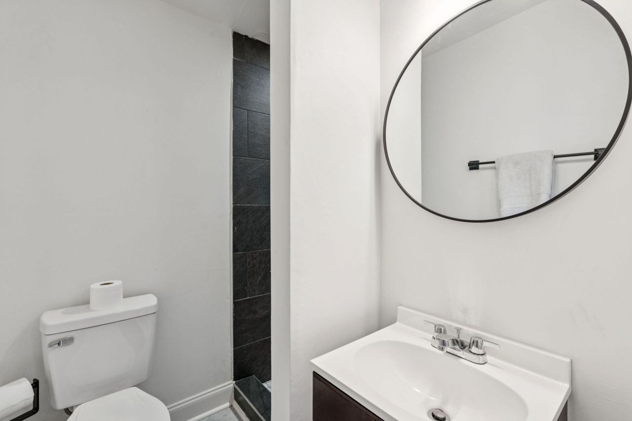 2712 E Surrey Photo 18