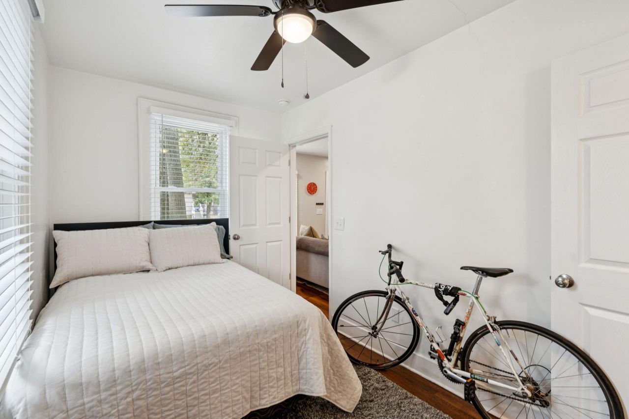 2712 E Surrey Photo 20