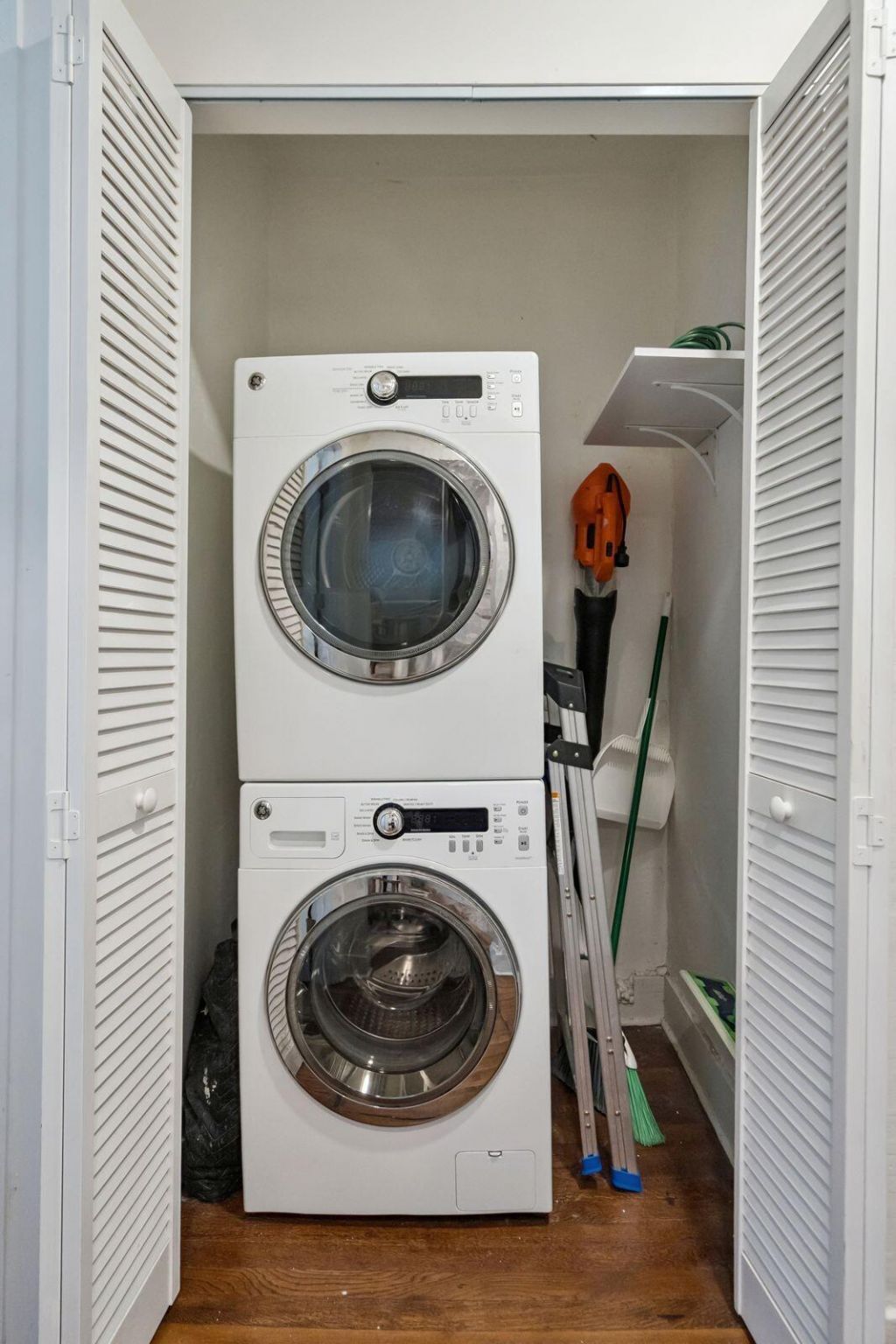 2712 E Surrey Photo 22