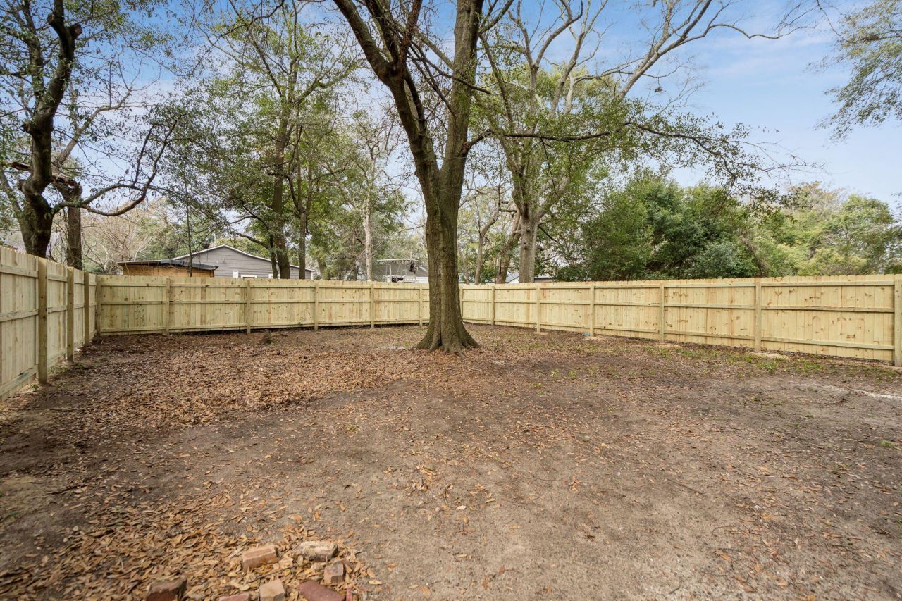 2712 E Surrey Photo 24