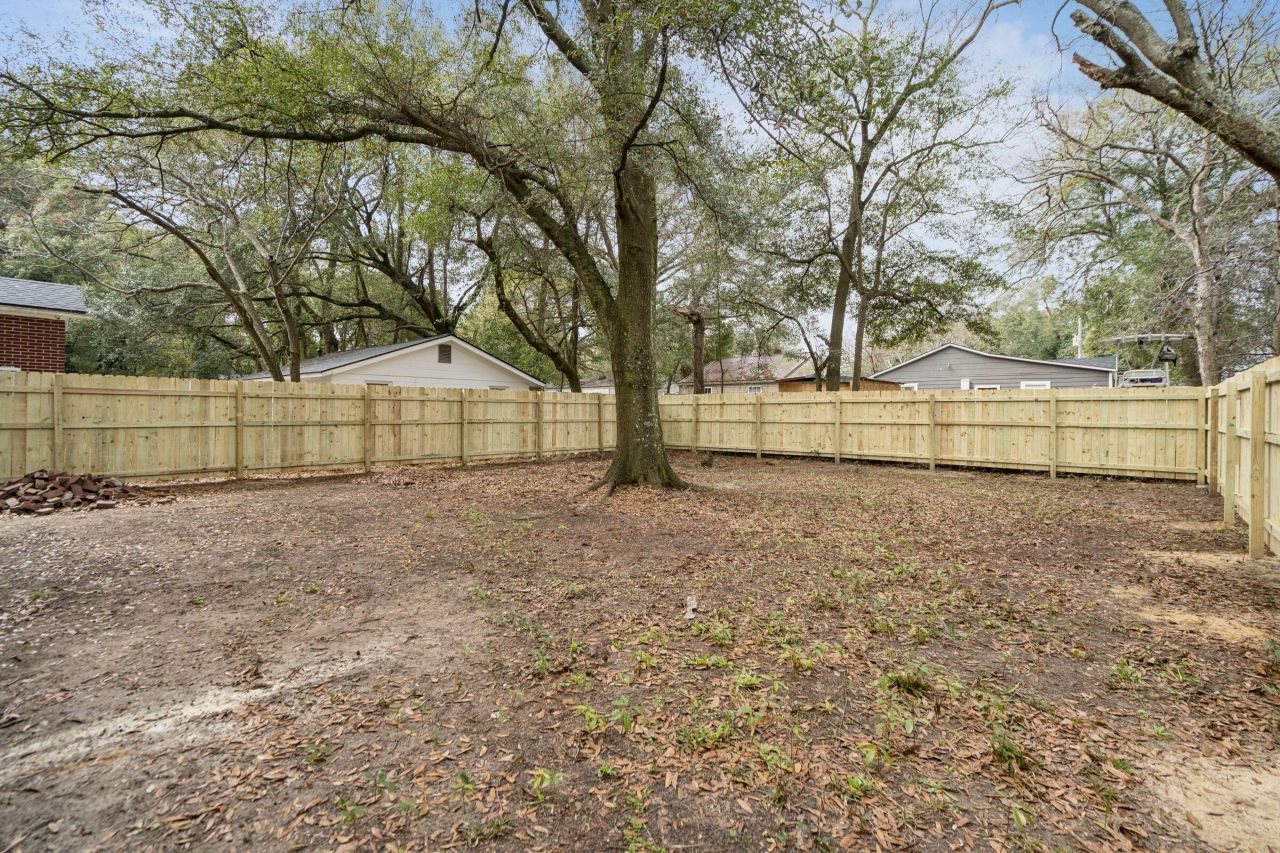 2712 E Surrey Photo 25