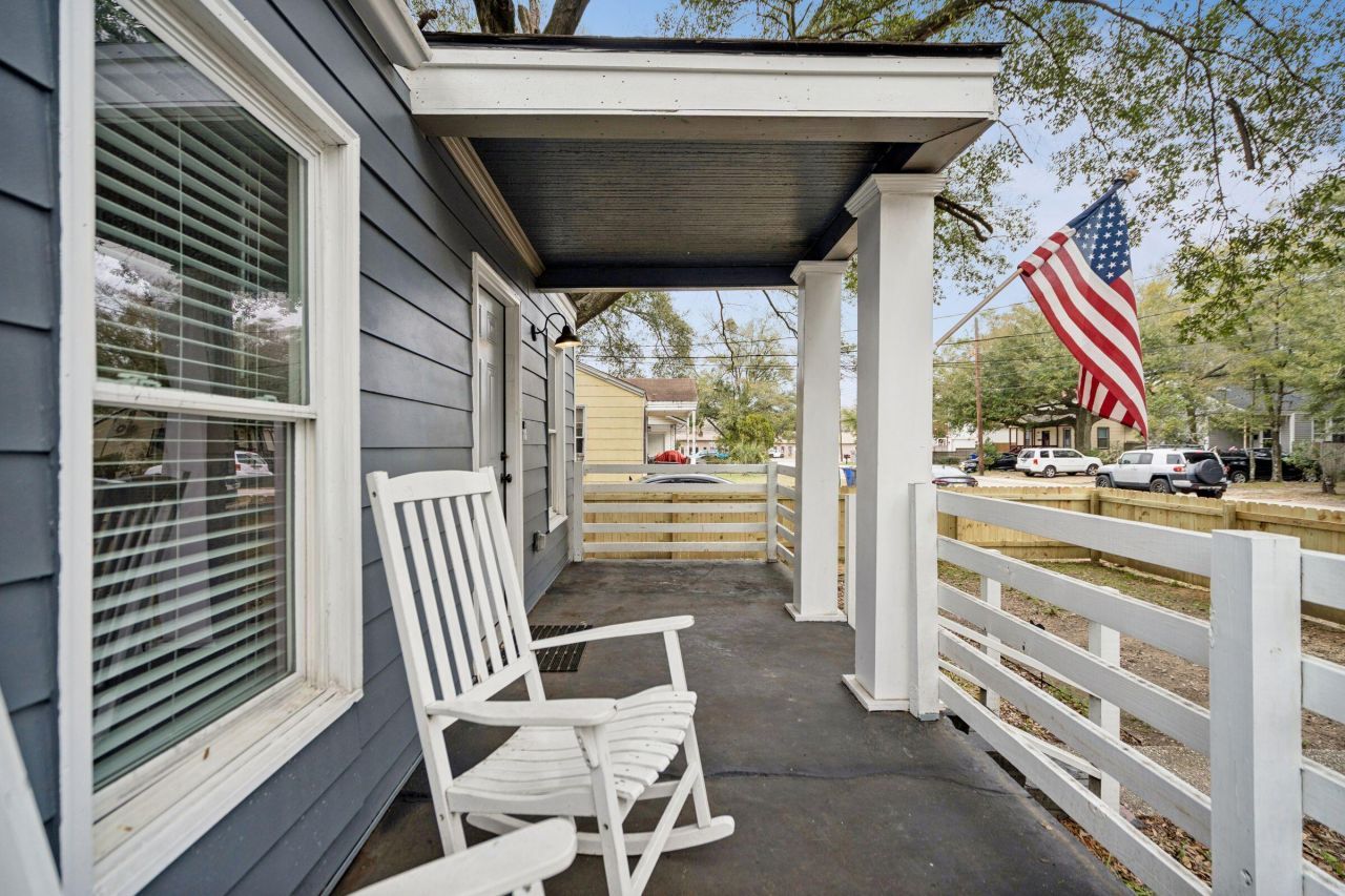 2712 E Surrey Photo 4