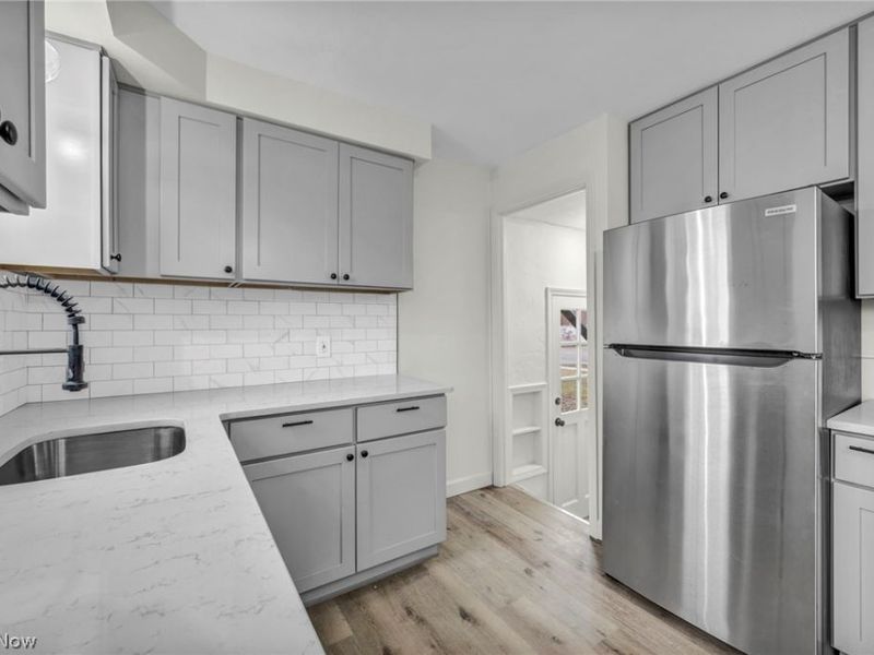 5085 W 6th Street, Brooklyn Heights, OH 44131 Photo 4