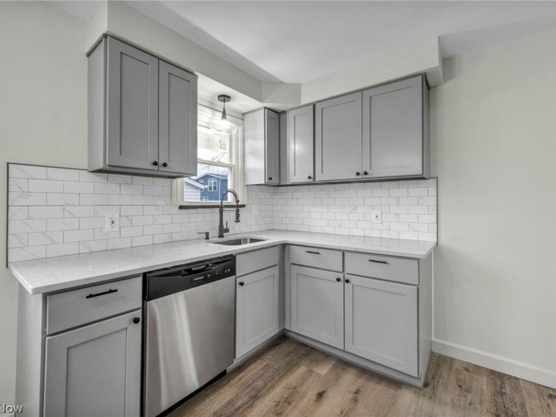 5085 W 6th Street, Brooklyn Heights, OH 44131 Photo 5