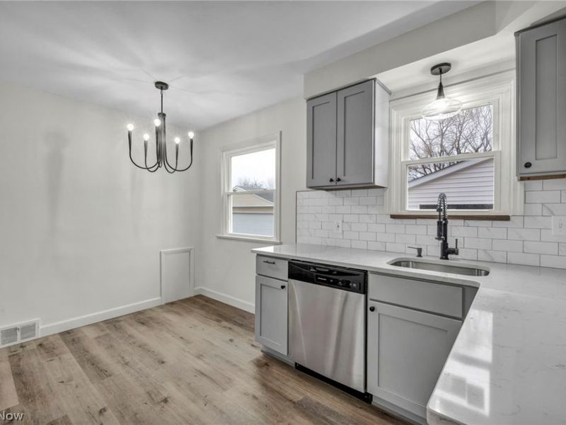 5085 W 6th Street, Brooklyn Heights, OH 44131 Photo 6