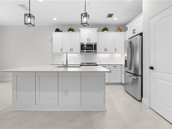 6947 Avalon CIR , Unit 1907, NAPLES, FL 34112