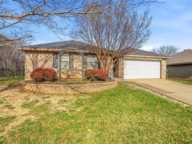 8304 Cloverglen Lane, Fort Worth, TX 76123