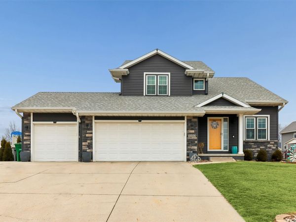 5550 Sunset Circle, Pleasant Hill, IA 50327