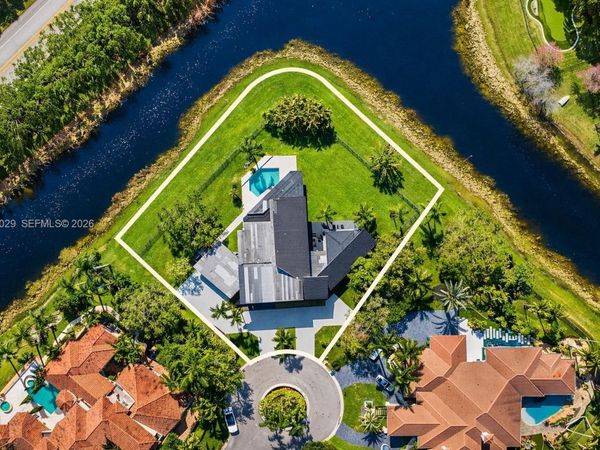 3560 Paddock Rd, Weston, FL 33331