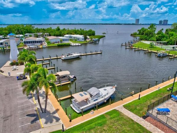 5554 Sir Walter WAY, NORTH FORT MYERS, FL 33917