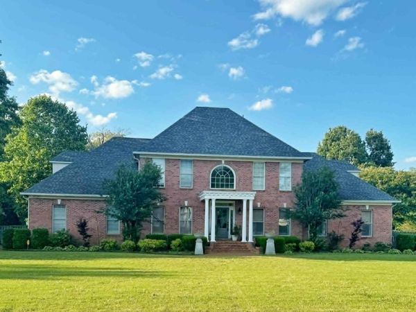 37 CROWNPOINTE CV, Jackson, TN 38305