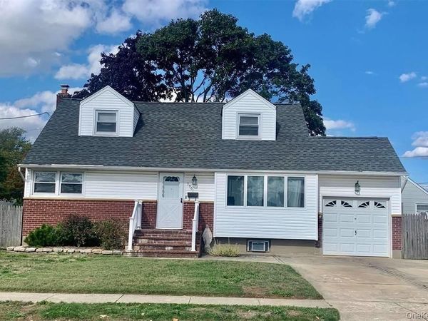 3861 Peter Street , Seaford, NY 11783