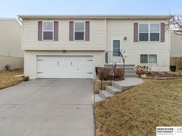 16007 Greenleaf Street , Omaha, NE 68136