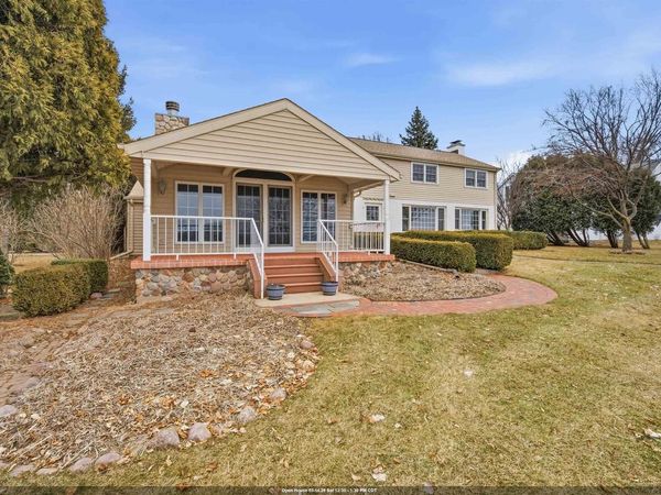 1710 LAKESHORE DRIVE, Menasha, WI 54952