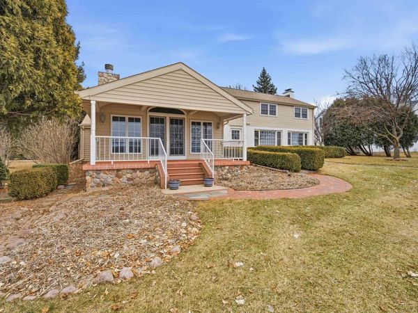 1710 LAKESHORE DRIVE, Menasha, WI 54952