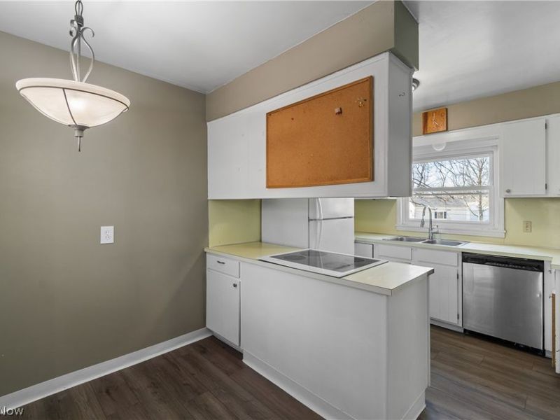 3616 Everett Drive, Norton, OH 44203 Photo 8