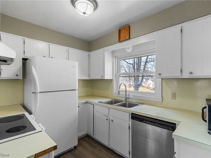 3616 Everett Drive, Norton, OH 44203 Photo 9