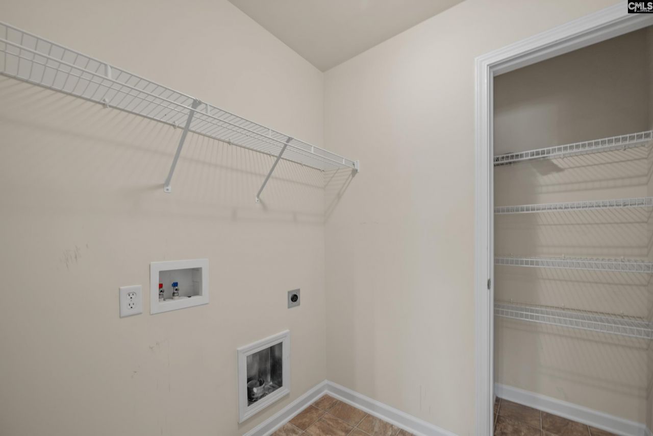 128 Loganberry Court Photo 31