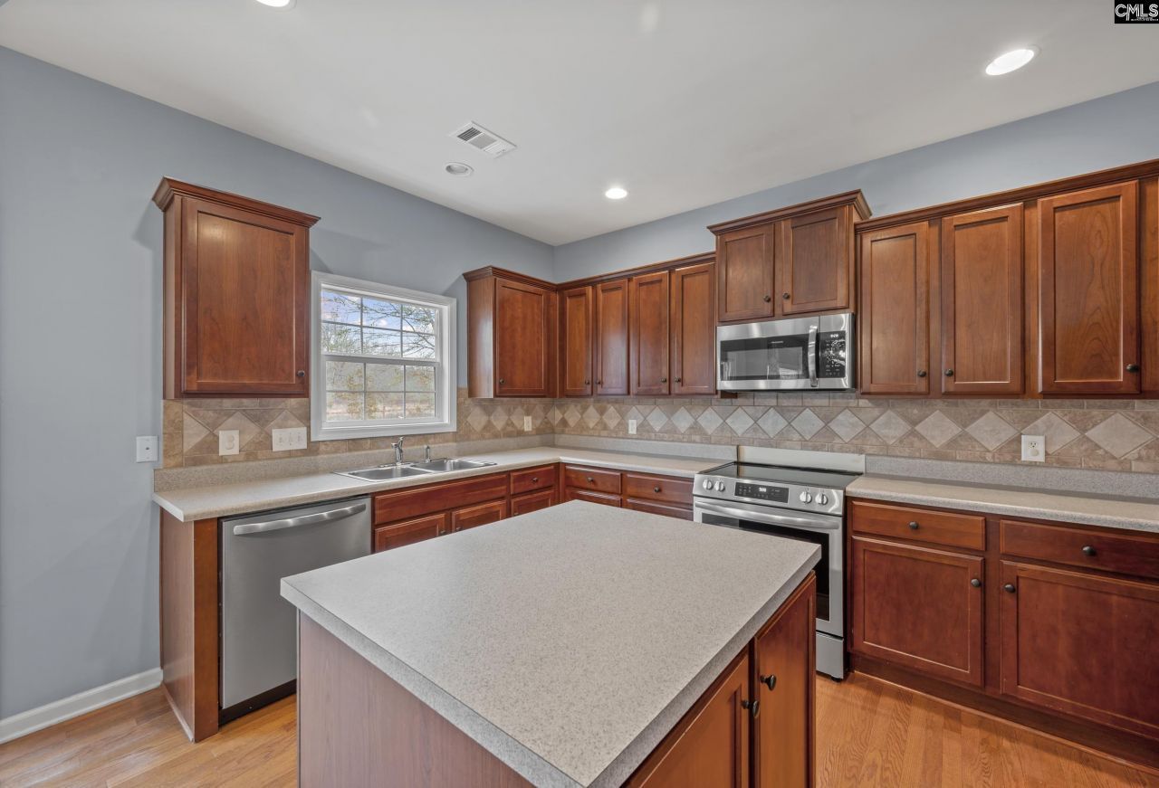 128 Loganberry Court Photo 8