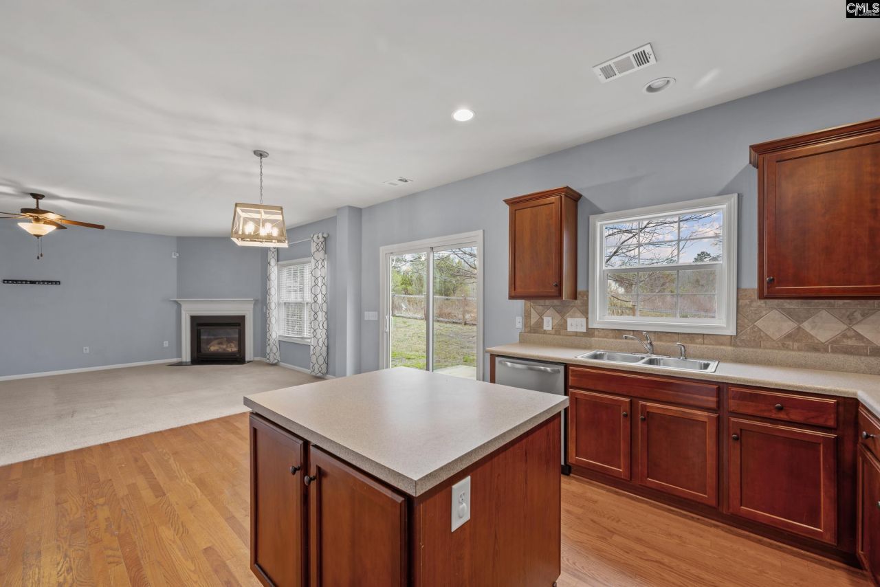 128 Loganberry Court Photo 9