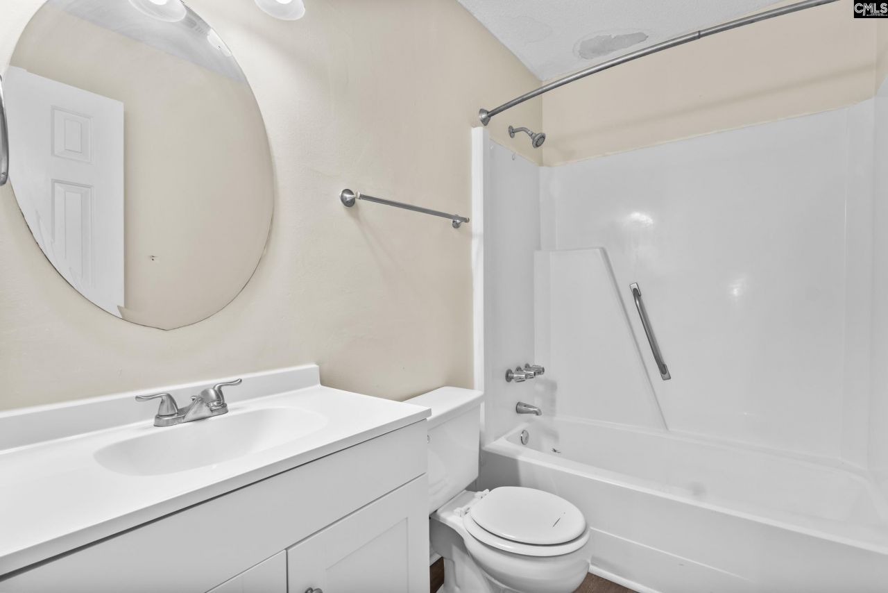 80 N Lake Pointe Drive Photo 19