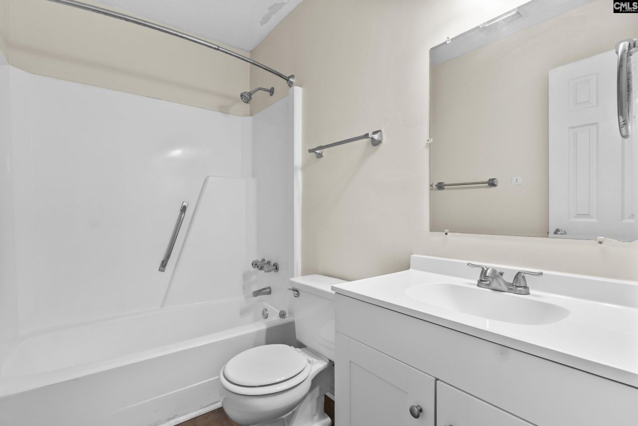 80 N Lake Pointe Drive Photo 23