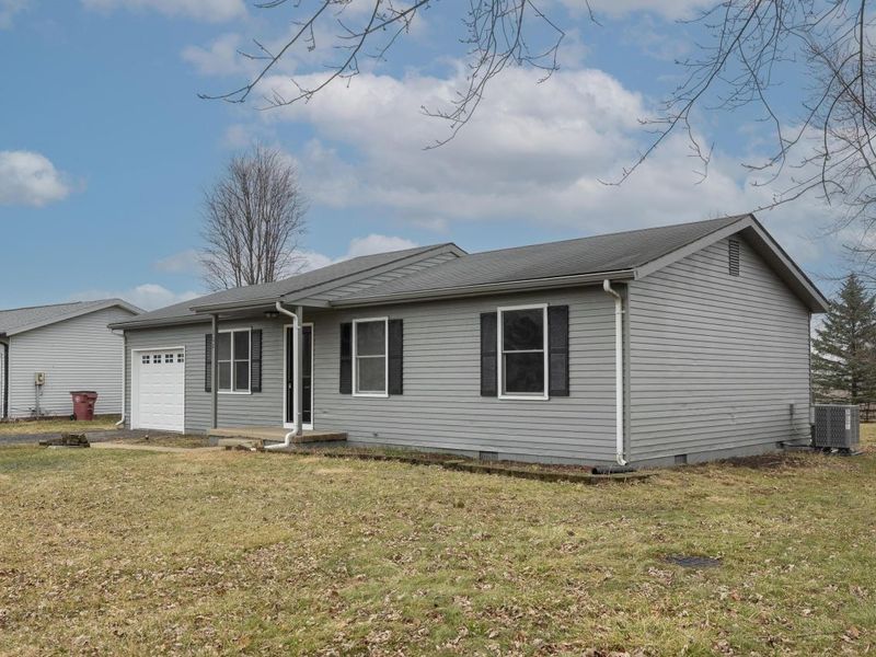 102 Channing Drive , London, OH 43140 Photo 2