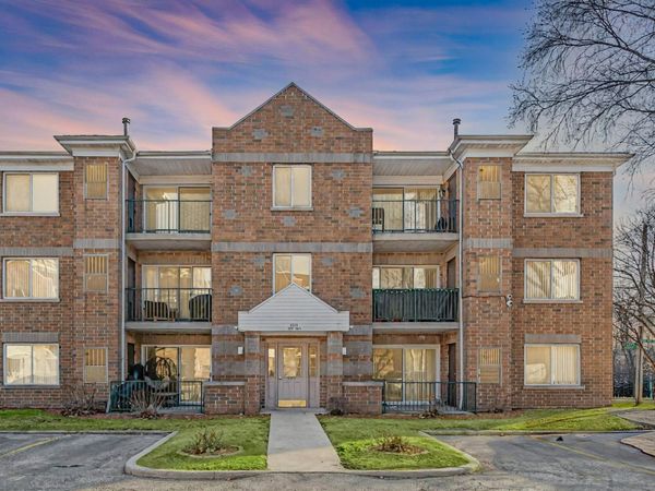 5351 N East River Road, Unit 202, Chicago, IL 60656