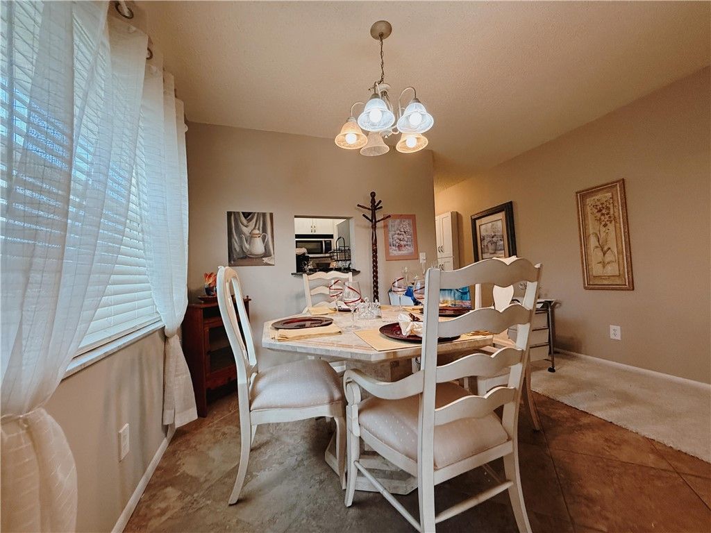 106 Spring Lake Court, Unit 201, Vero Beach, FL 32962 Photo