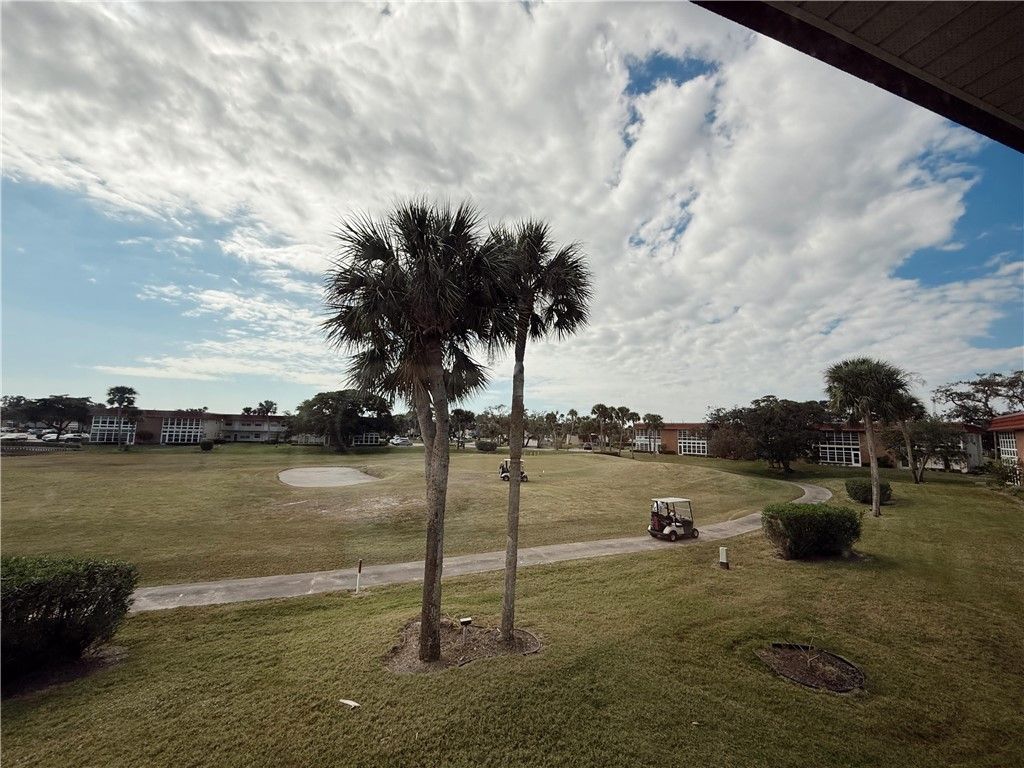106 Spring Lake Court, Unit 201, Vero Beach, FL 32962 Photo