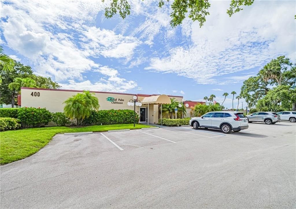 106 Spring Lake Court, Unit 201, Vero Beach, FL 32962 Photo