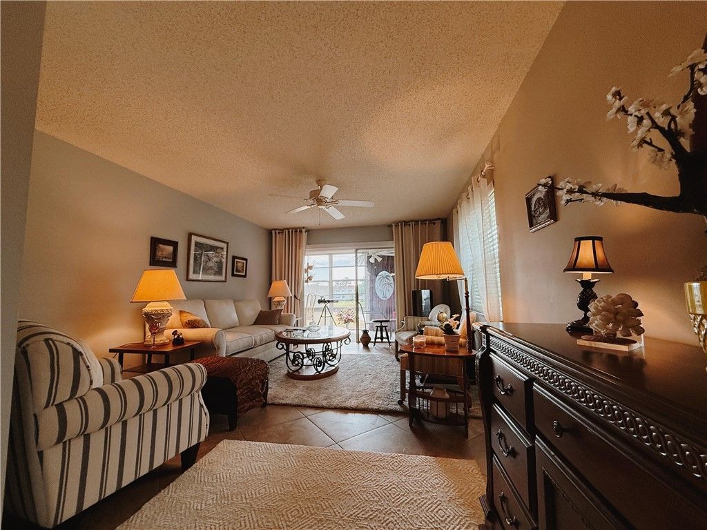 106 Spring Lake Court, Unit 201, Vero Beach, FL 32962 Photo