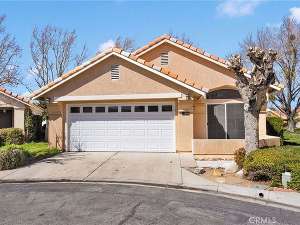 11594 Mountain Meadow Drive , Apple Valley, CA 92308
