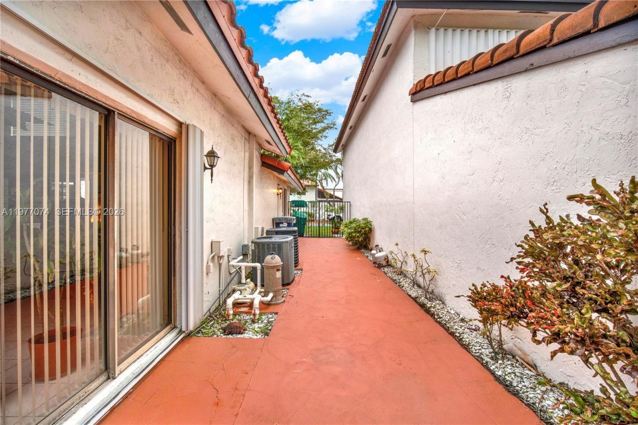 10528 SW 118th Pl , Miami, FL 33186 Photo