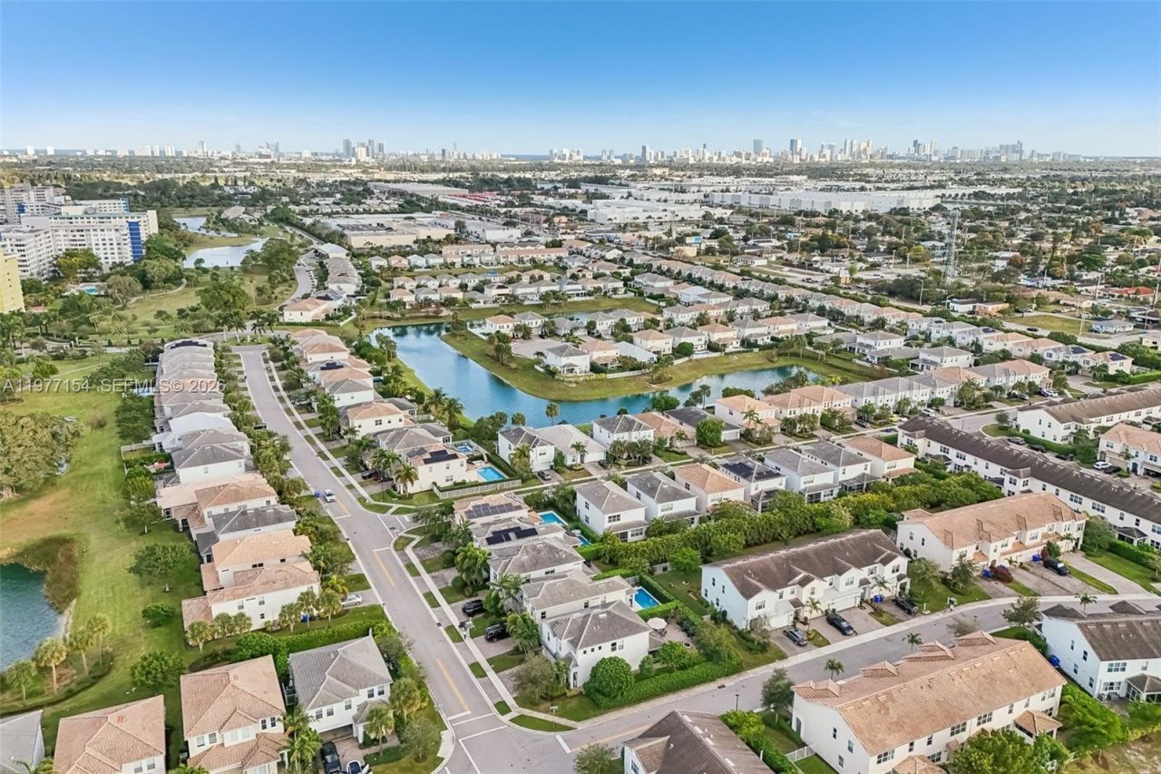 1402 Myrtle Oak Ter , Hollywood, FL 33021 Photo