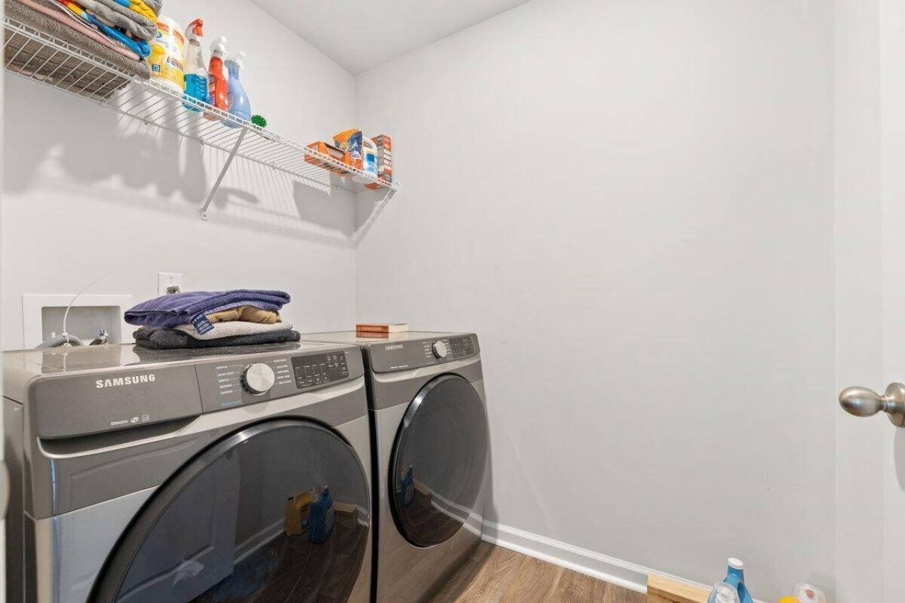 9712 Roseberry Street Photo 11