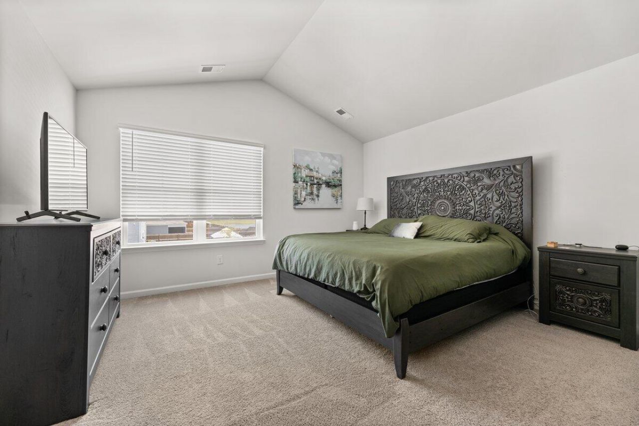 9712 Roseberry Street Photo 7